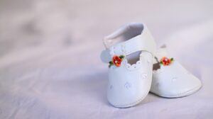 shoes, nature, baptism, beautiful flowers, shoe, infant, flower wallpaper, white, noble, flower background, cute, flowers